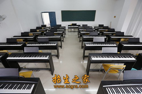 钢琴房 钢琴房