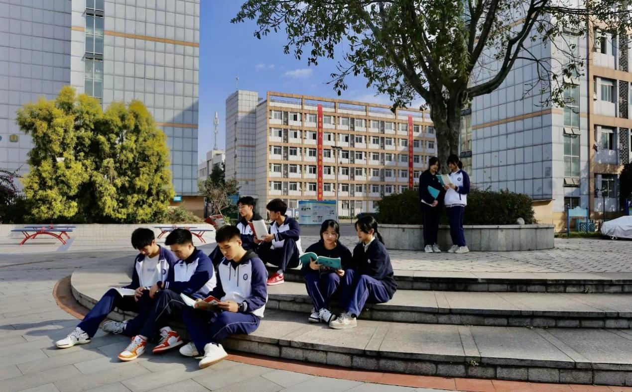 明阳单招培训成建校学生课间